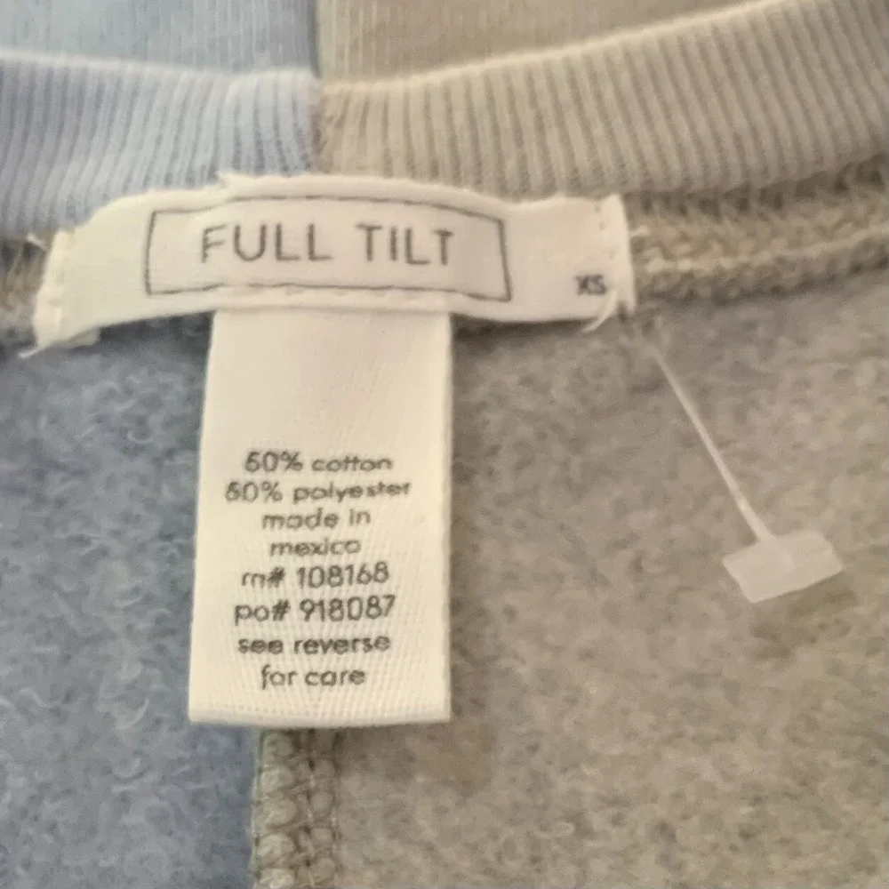 Full Tilt Spliced Girls Crewneck Sweatshirt XS New in Package Boston Connecticut